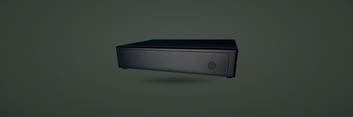 Small Green Computer sonicTransporter i7 silent music server